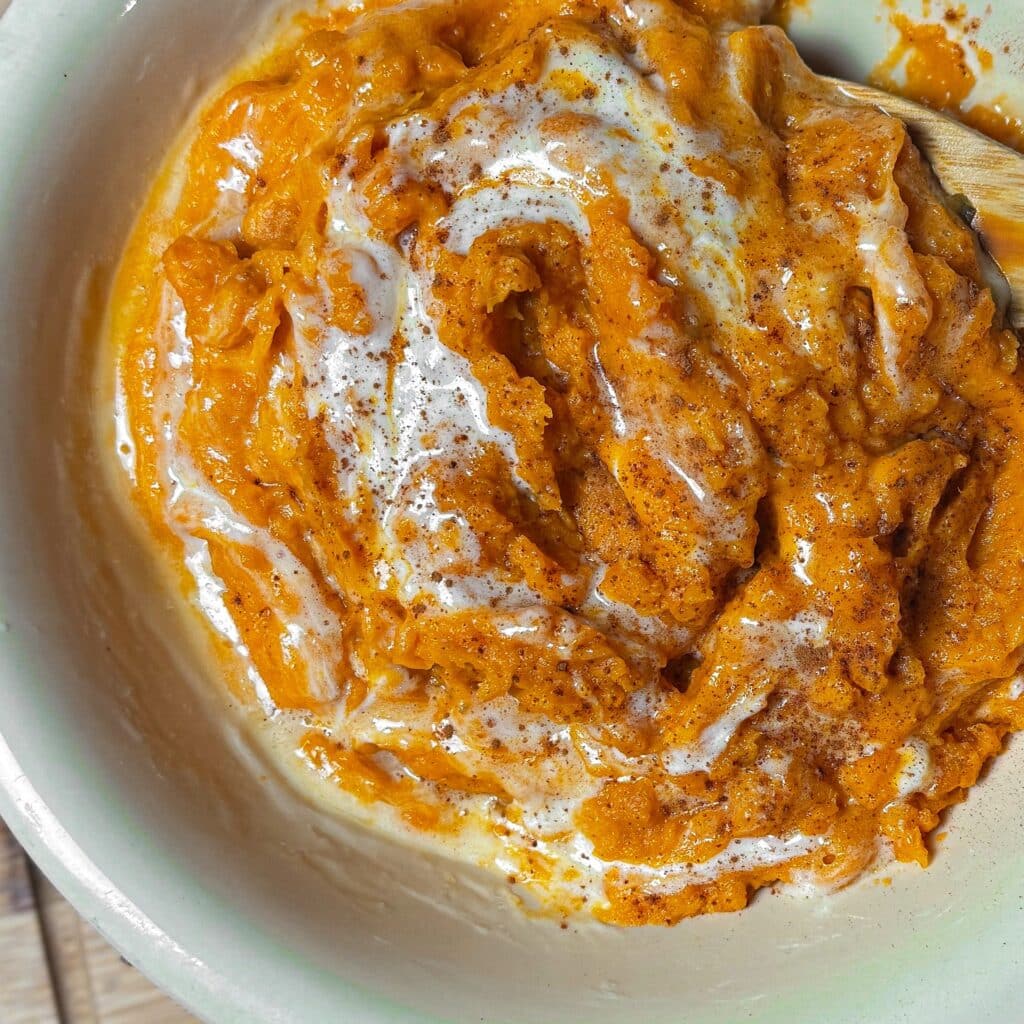 Cinnamon Mashed Sweet Potatoes in a Bowl