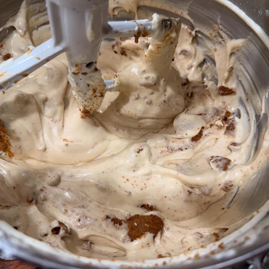 Crumbled Biscoff Cookies in Cheesecake